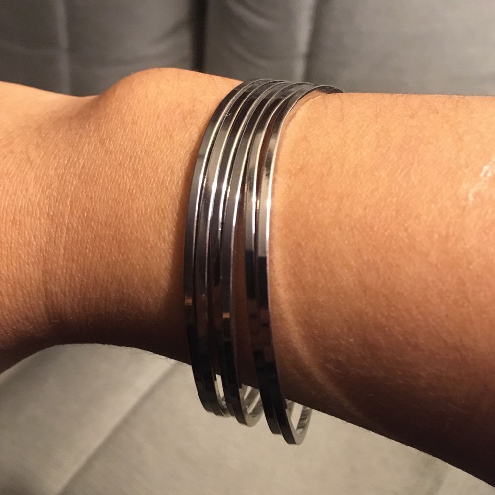 Wavy silver bracelets - Picture 2 of 4